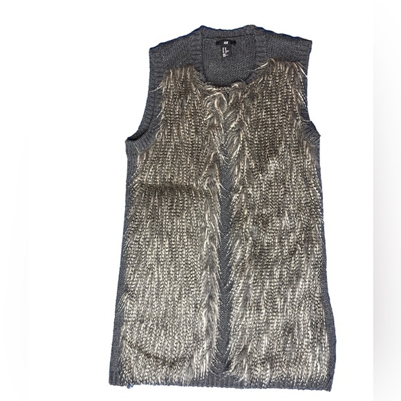H&M Jackets & Blazers - ⭐️ H&M Charcoal Knit vest with faux fur- XS